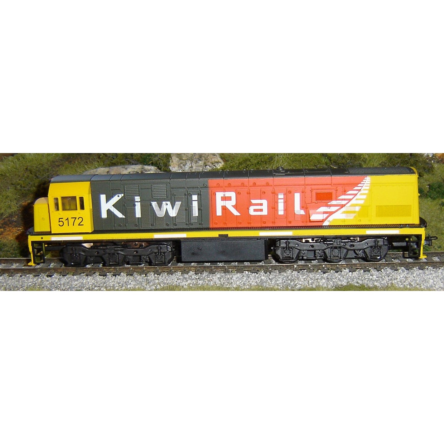 3172-5172 Frateschi HO Scale GE U-20-C NZR "DX" "KiwiRail" (Gray/Red) 5172