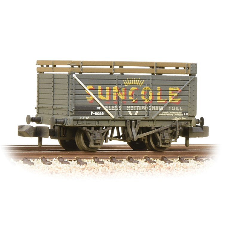 377-206A Graham Farish N Scale 8 Plank Wagon with Coke Rails 'Suncole' (P Number) Weathered