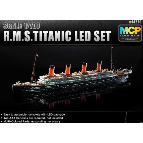 14220 Academy 1/700 Titanic With Led Light Set